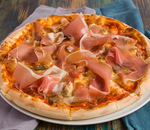 sarabistro-pizza-amore-sos-de-rosii-mozarella-prosciutto-crudo-pasta-trufe